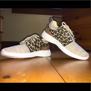Leopard print tennis shoes